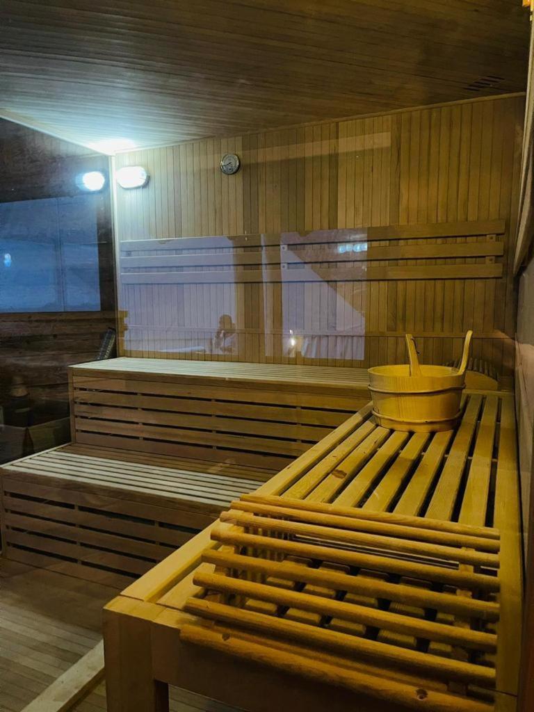 D' Magic Hotel Brosteni Kültér fotó