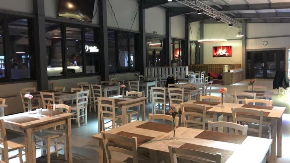 D' Magic Hotel Brosteni Kültér fotó