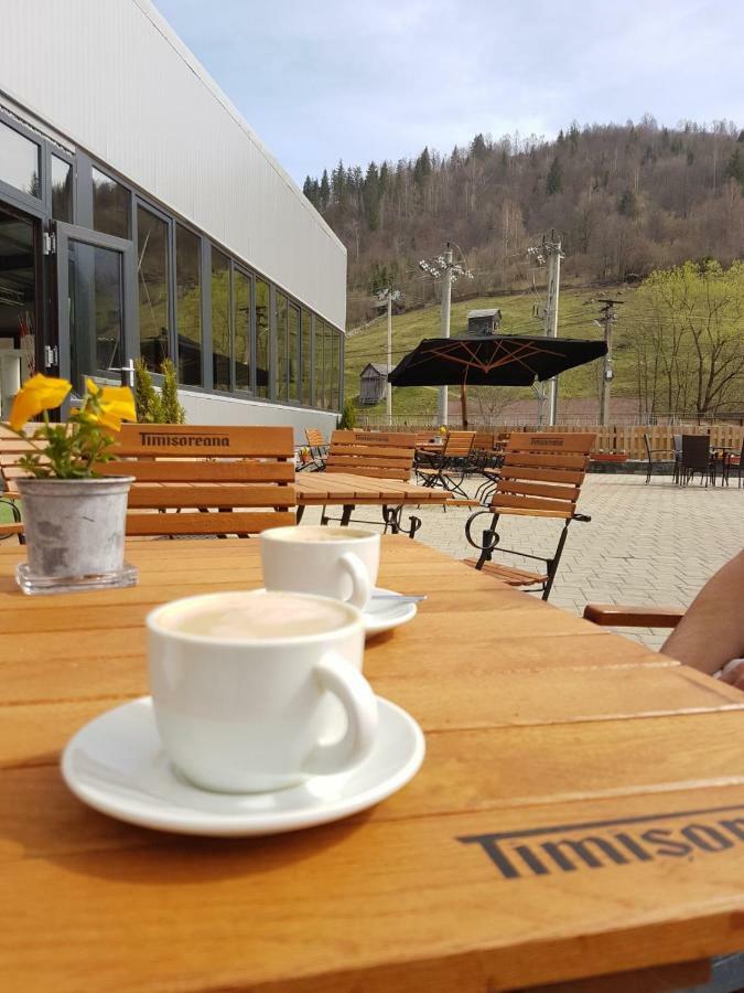 D' Magic Hotel Brosteni Kültér fotó