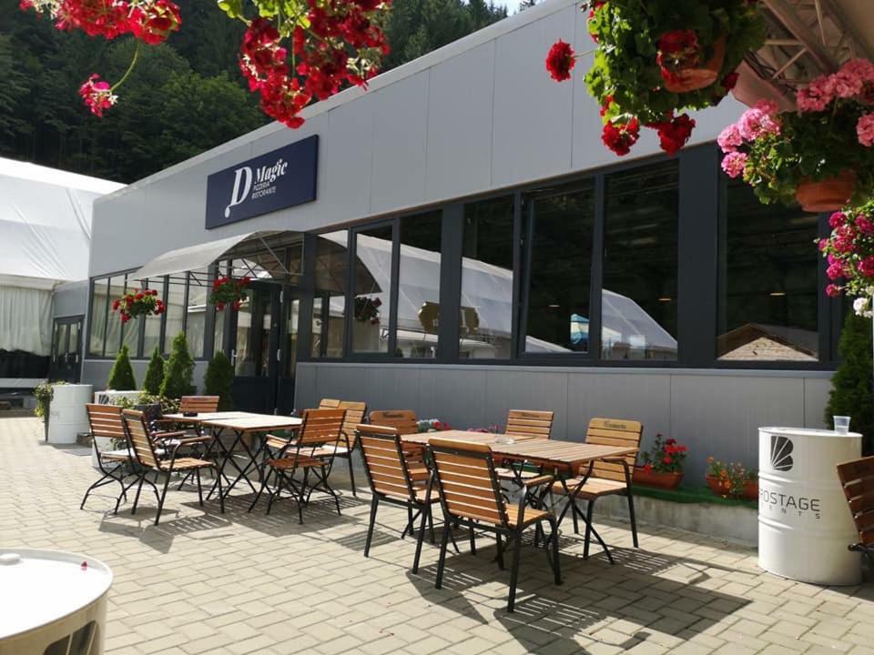D' Magic Hotel Brosteni Kültér fotó
