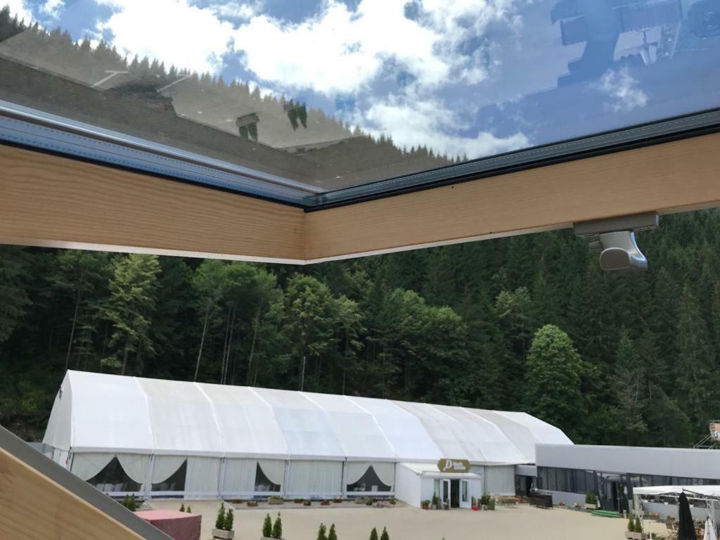 D' Magic Hotel Brosteni Kültér fotó
